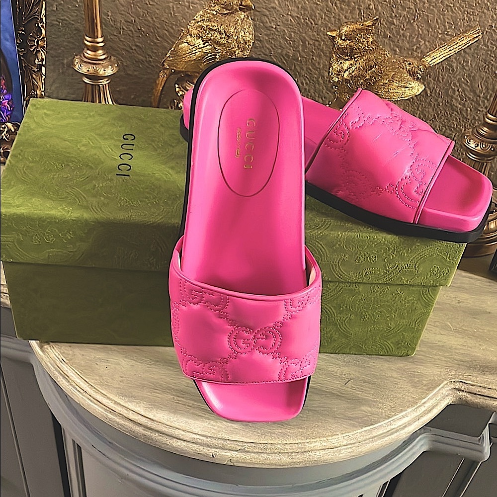 Gucci Hot Pink Slides Authentic . Matalasse leather . Excellent new cond.W/ Box